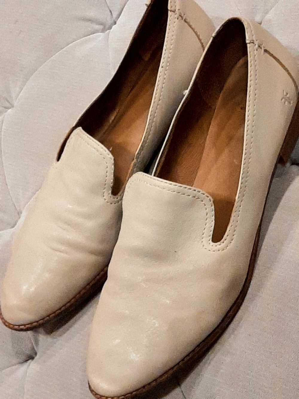 10M Frye Cream Leather Slip-On